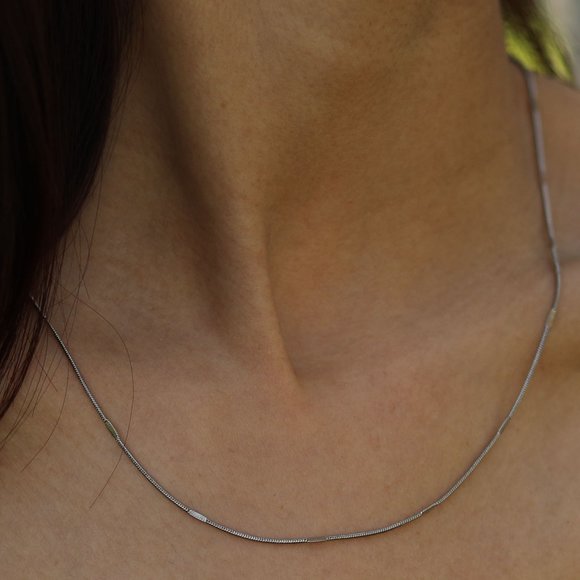 Less is More: SVET Dainty Minimalist Silver Necklace - Picture 1 of 9